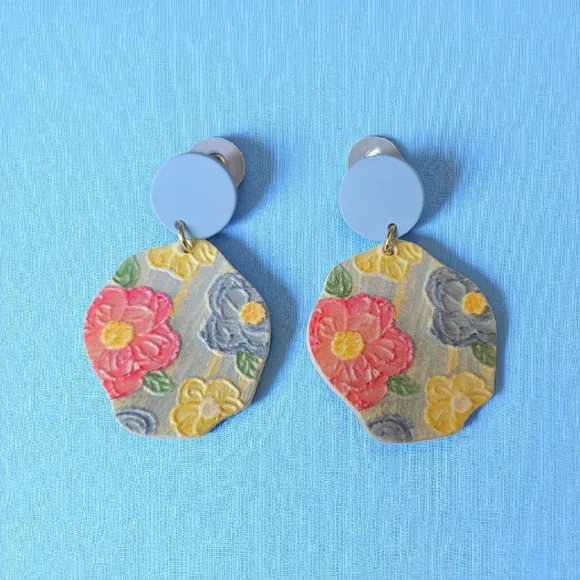 Flowerful‎ Colorful Embossed Acrylic Earrings with Blue Studs - Picture 3 of 12